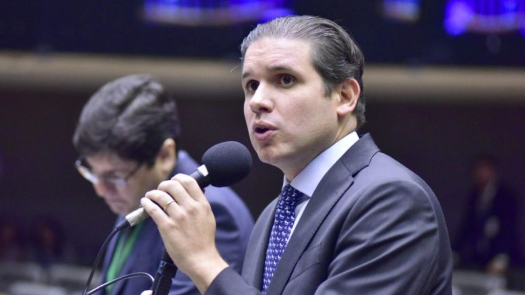 Objetivo é promover maior competição entre as instituições financeiras e facilitar o acesso ao crédito consignado para pessoas físicas.