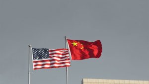 O governo estadunidense afirmou que a China utiliza práticas injustas de concorrência e promove "riscos inaceitáveis" à segurança econômica.