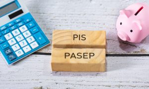 À medida que a discussão sobre a possível antecipação do abono PIS/PASEP ganha destaque, muitos brasileiros se mostram esperançosos com a chance de receberem seus benefícios mais cedo