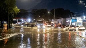 Água desce em Porto Alegre após bairros alagarem durante chuva