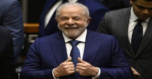 Donos de Cartões de Crédito comemoram Nova Lei assinada or Lula