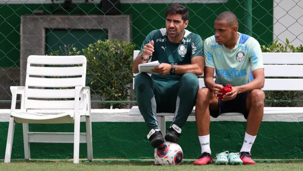 Futuro indefinido: Jhon Jhon pode deixar o Palmeiras e se juntar ao Bragantino