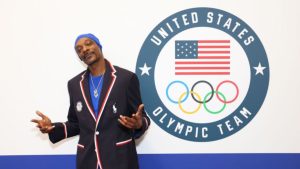 Snoop Dogg, um dos rappers americanos mais influentes no mundo, será responsável por carregar a tocha na reta final em Saint-Denis.