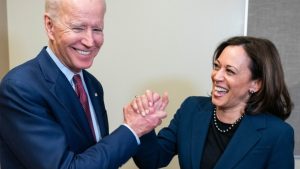 A vice-presidente Kamala Harris, que aos 59 anos recebeu diversos endossos para sua potencial candidatura presidencial