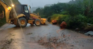 Chuvas intensas em Santa Catarina causam deslizamentos e inundações