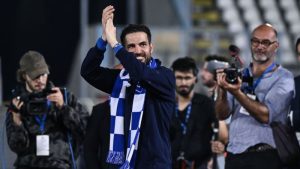 Cesc Fàbregas foi anunciado oficialmente como técnico do Como. O ex-jogador espanhol assume o comando após ter levado a equipe italiana à primeira divisão do futebol italiano.