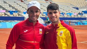 Olimpíada: Alcaraz e Nadal postam foto juntos vestindo uniforme da Espanha