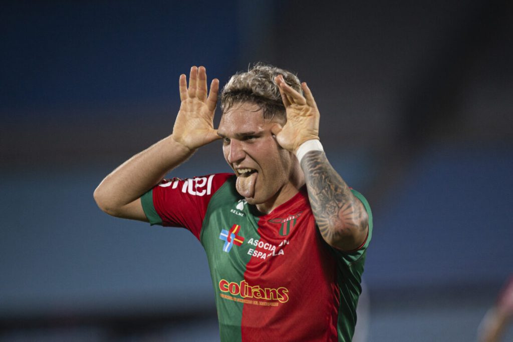 Fluminense desiste de atacante uruguaio Emiliano Gómez