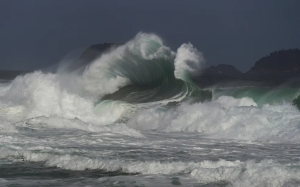 Ciclone extratropical traz ressacas e ondas gigantes para o Sul e Sudeste do Brasil!