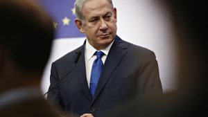 O governo de Netanyahu sofreu um abalo com a renúncia de três ministros, em oposição ao acordo de cessar-fogo firmado com o Hamas.