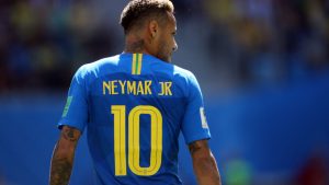 Neymar chega ao Brasil nesta quarta-feira para acertar com o Santos