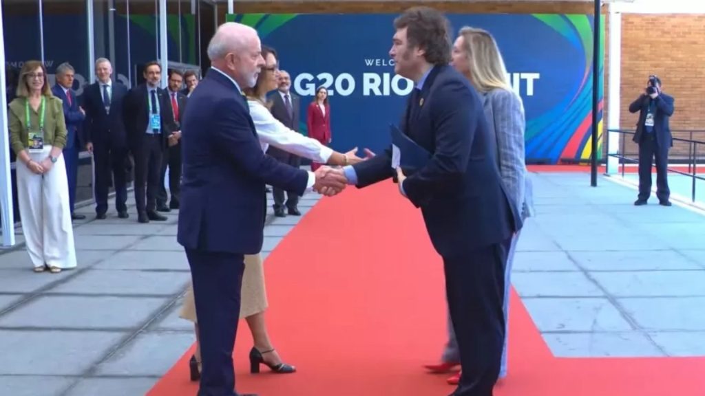 Milei repostou um vídeo que evidencia um cumprimento distante entre ele e Lula, durante a chegada dos líderes mundiais ao G20.