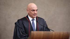 O relator do inquérito, Alexandre de Moraes, apresentou seu voto, que durou quase duas horas, para aceitar a denúncia contra Bolsonaro