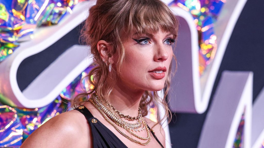 Taylor Swift alcança a fortuna de US$ 1,6 bilhão e se torna a cantora mais rica do mundo