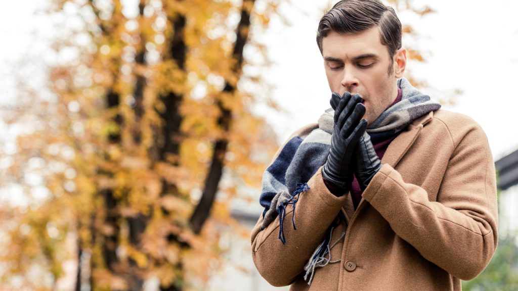 Homem com frio - Créditos: depositphotos.com / EdZbarzhyvetsky