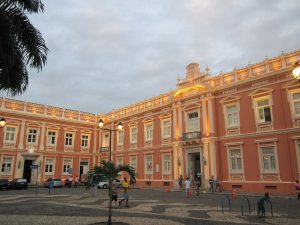 Concurso da UFBA oferece até R$ 10 mil de salário para professores