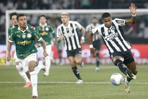 Botafogo avalia venda de Júnior Santos para o Atlético-MG