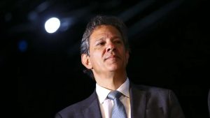 O presidente Lula publicou um despacho oficial no Diário Oficial da União (DOU) cancelando as férias do ministro da Fazenda, Fernando Haddad.