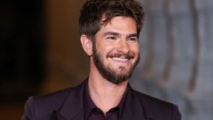 Como Andrew Garfield construiu seu patrimônio milionário além de Hollywood