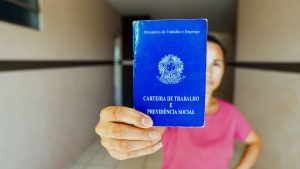 Bolsa Família emite comunicado importante para beneficiários que possuem carteira assinada