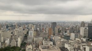 Frente fria traz temperaturas menos intensas e chuvas no sul