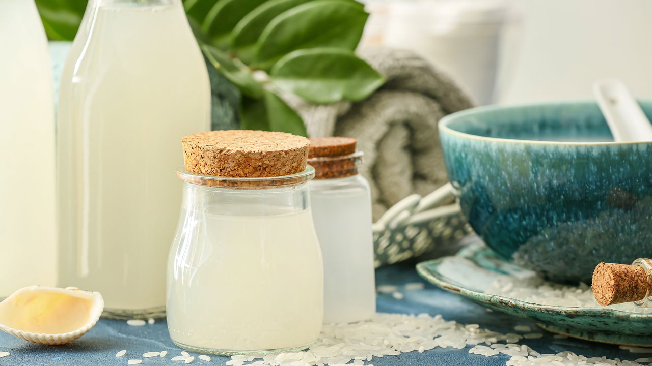 Como usar água de arroz no cabelo para fortalecer e fazer crescer