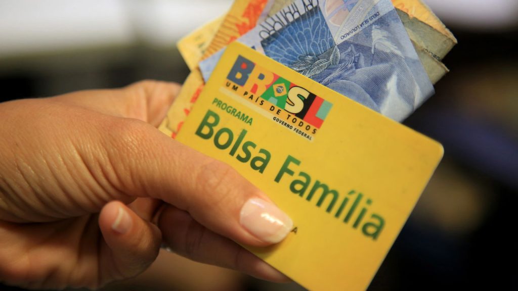 Novo aviso para famílias do Bolsa Família em abril 1 Confira as datas do Bolsa Família em abril e quem recebe o auxílio gás