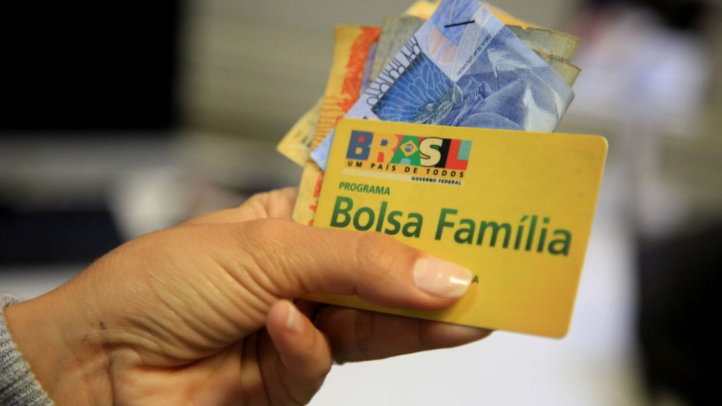Brasileiros estão recebendo BPC e Bolsa Família juntos! Saiba como
