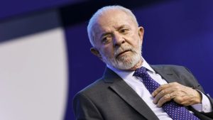 O avião presidencial que transportava Lula precisou arremeter ao tentar pousar no Aeroporto Bertram Luiz Leupolz, em Sorocaba (SP).
