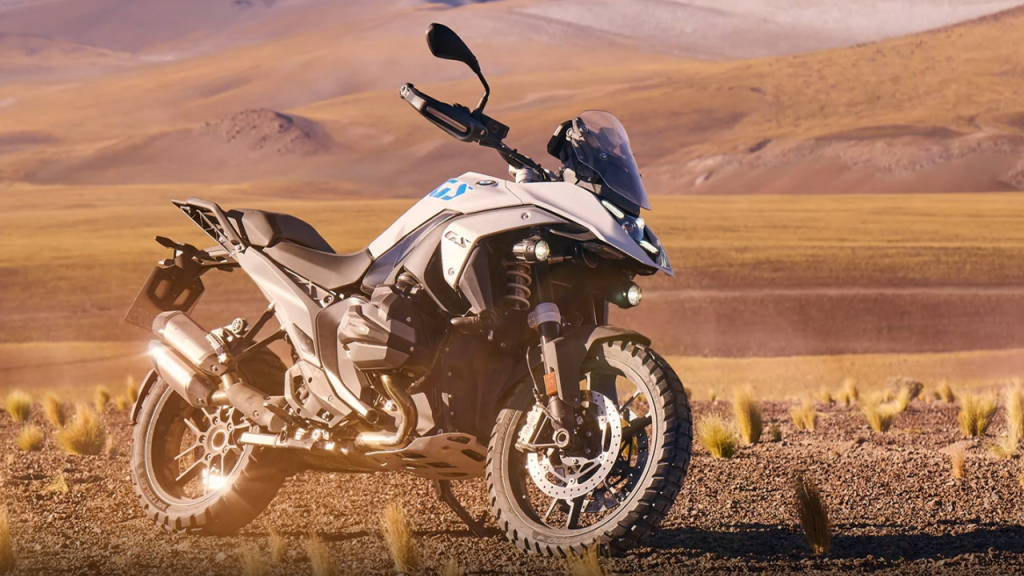 BMW R 1300 GS Adventure já está saindo das linhas de produção no Brasil! Pronta para dominar qualquer terreno
