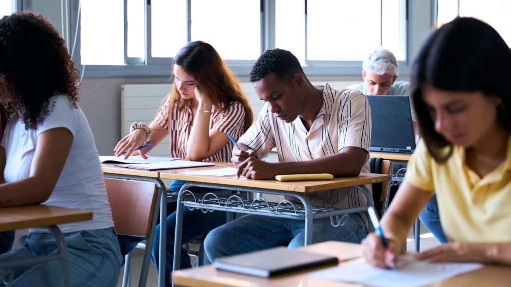 Novo incentivo educacional promete ajudar jovens mas poucos sabem