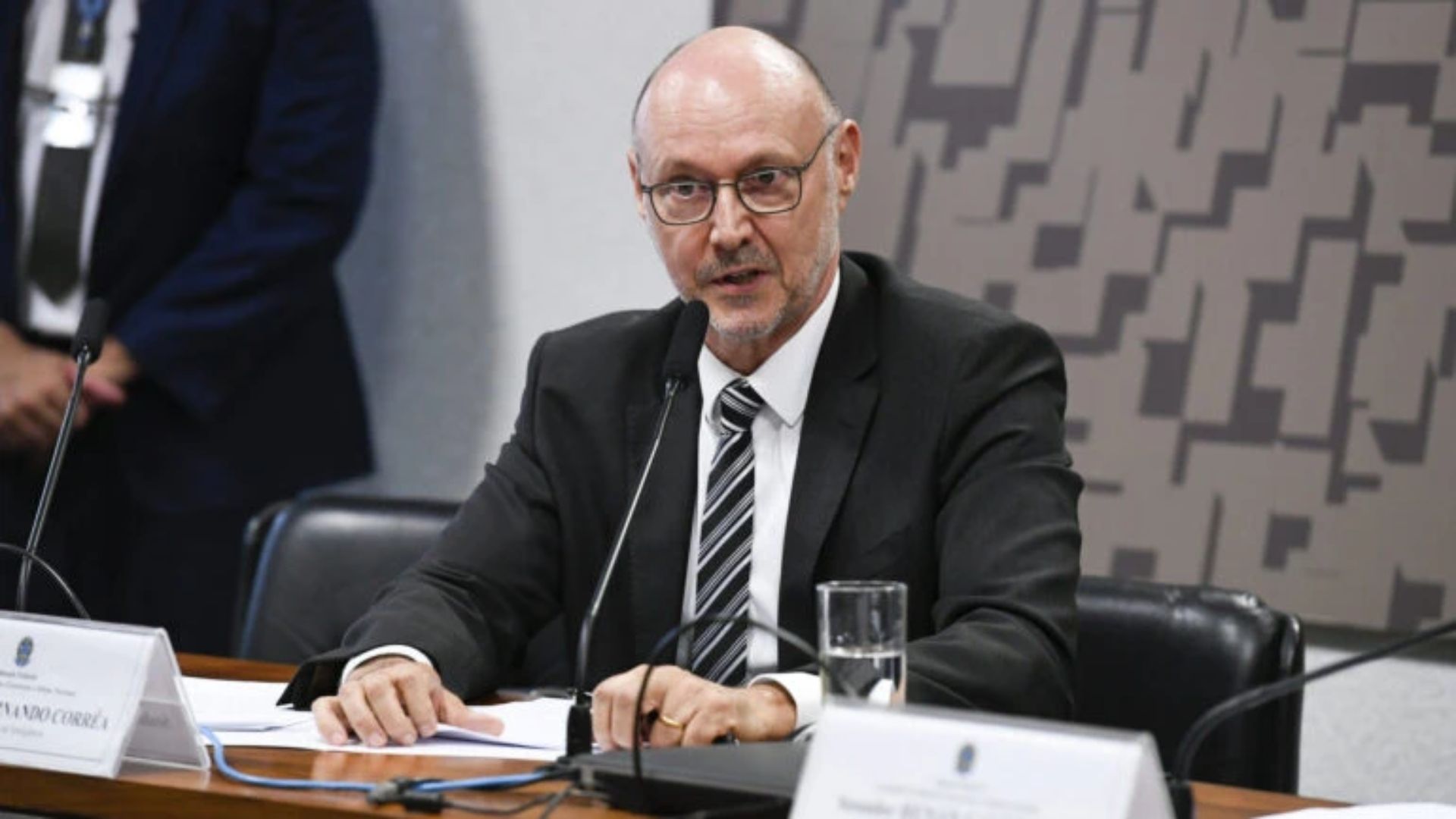 O atual diretor-geral da Abin, Luiz Fernando Corrêa, e o ex-diretor-adjunto, Alessandro Moretti, foram intimados para prestar depoimento.