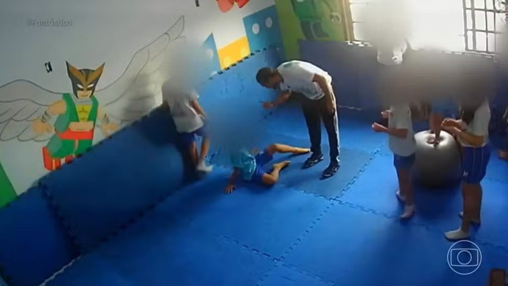 O caso de agressão a uma criança autista em uma escola do Rio de Janeiro levantou questões importantes sobre o impacto da violência em crianças