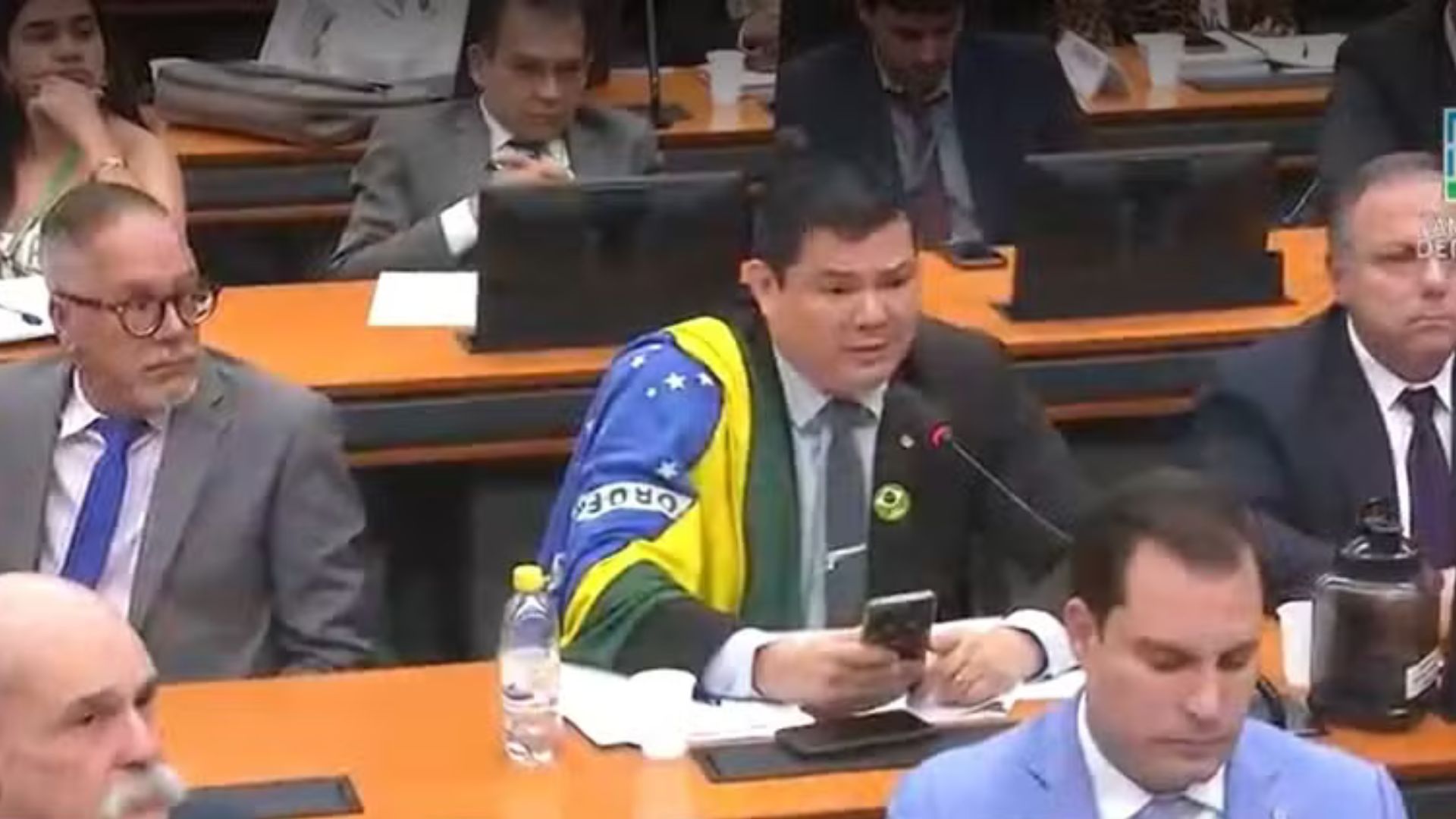Recentemente, uma fala polêmica de um deputado durante uma sessão na Câmara dos Deputados trouxe à tona discussões sobre ética