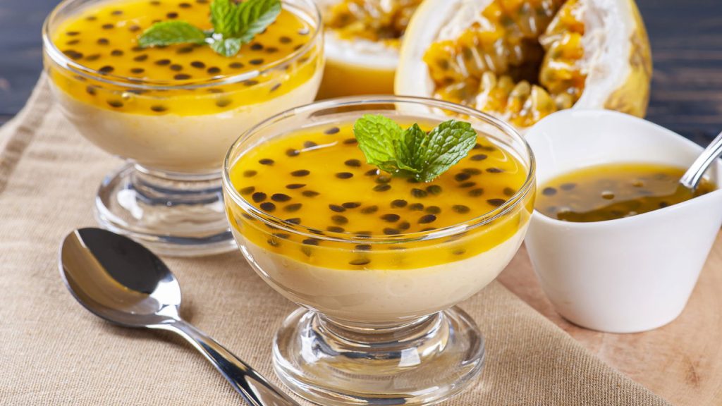Mousse de maracujá com 4 ingredientes é a sobremesa perfeita