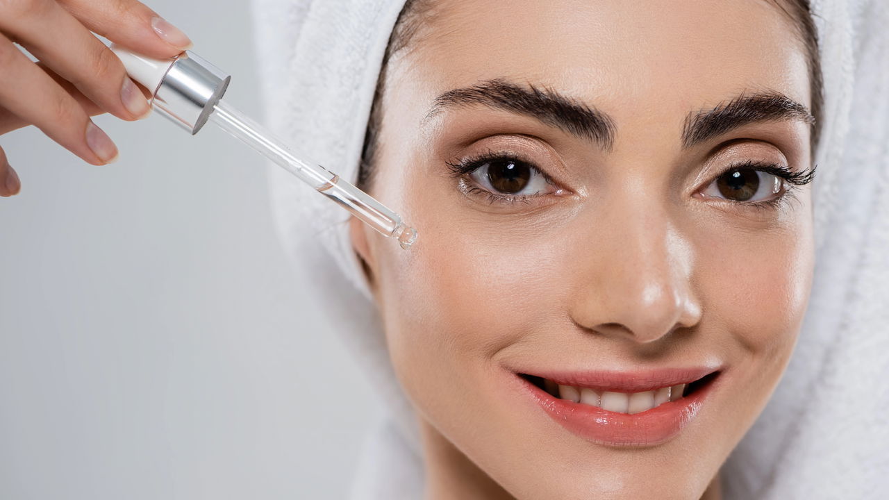 O uso de ácidos na rotina de skincare: benefícios e riscos