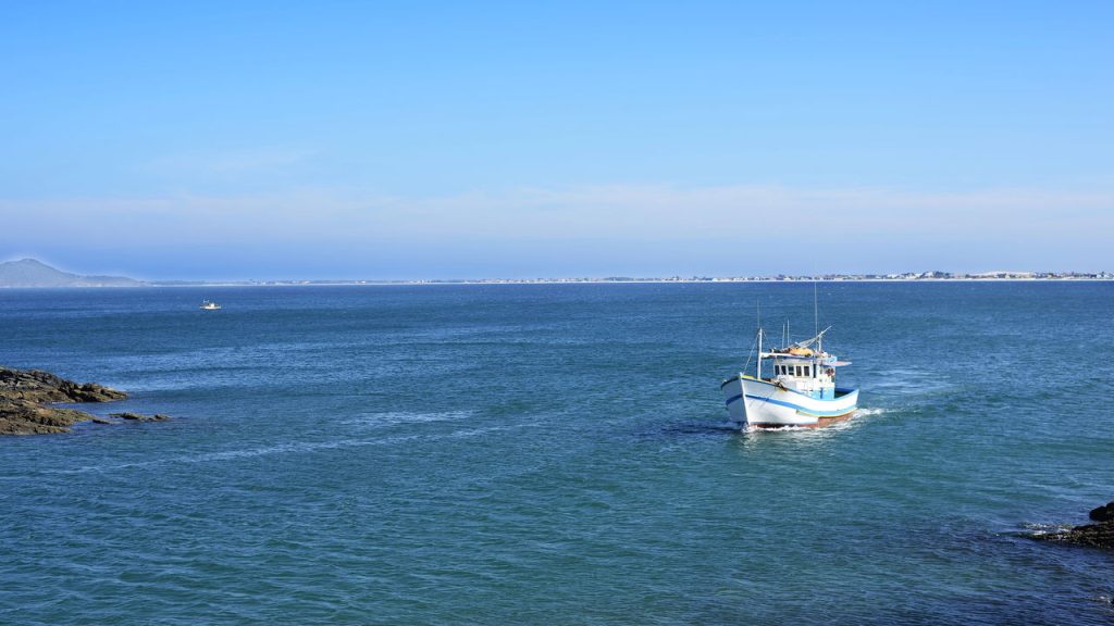O passeio histórico mais incrível de Cabo Frio acontece no mar