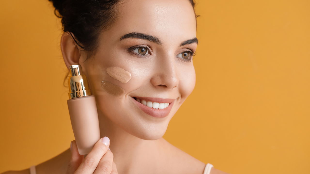 Base líquida mousse ou em bastão? Saiba qual valoriza mais sua pele