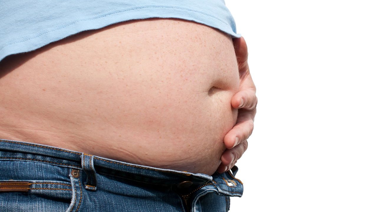 Sensação de estômago pesado após comer? Dicas para melhorar a digestão