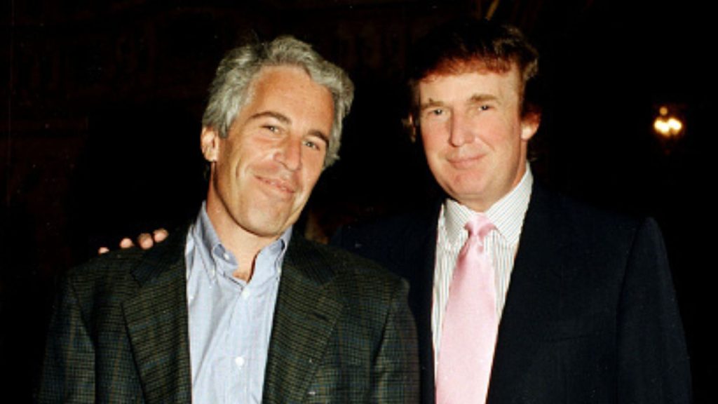 Donald Trump é citado em mais de 5 mil arquivos de Jeffrey Epstein; saiba mais