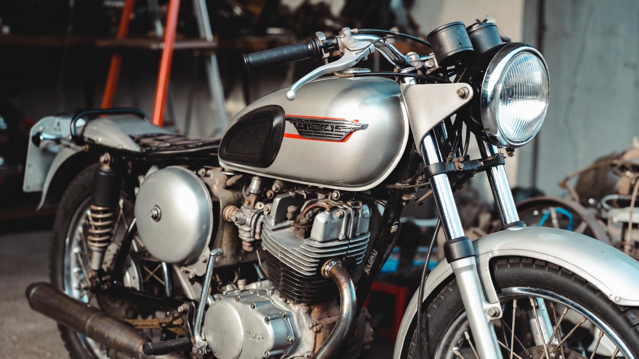 Moto japonesa de 50 anos é resgatada da ferrugem e volta a rodar como nova - QTU Questões do Universo