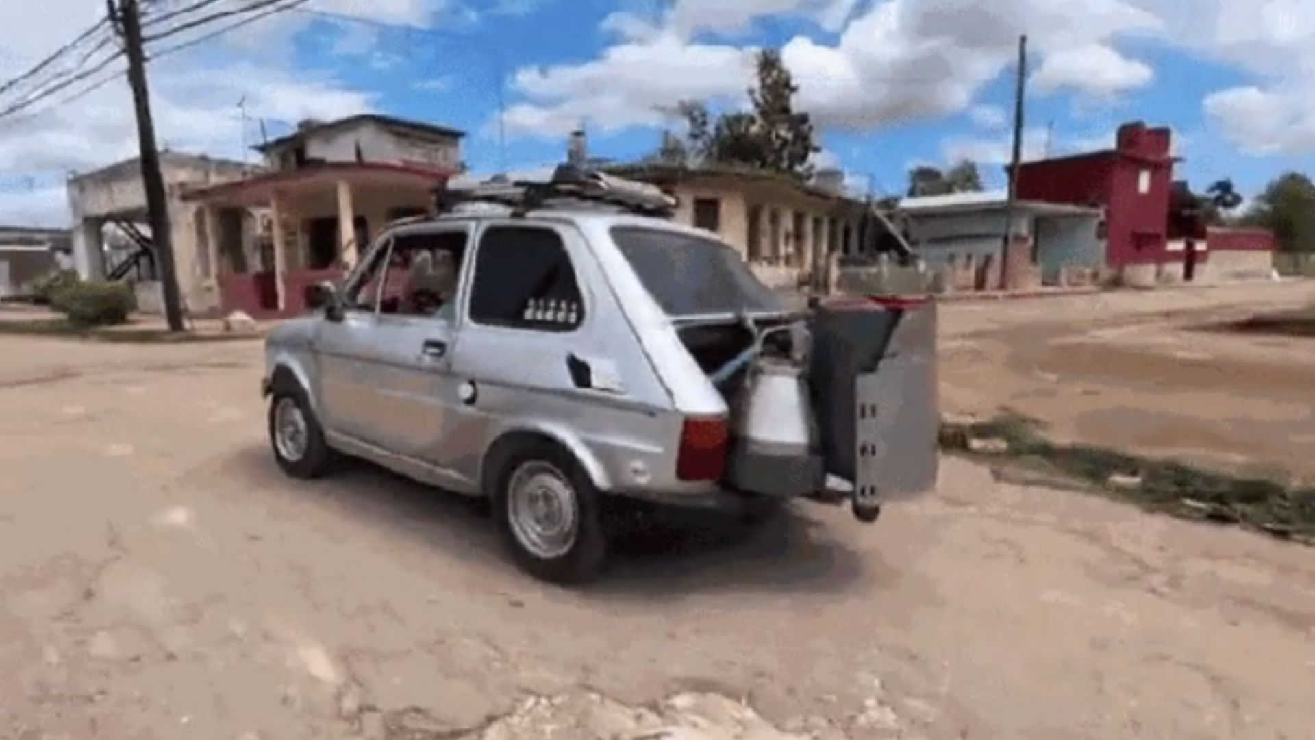 Cubanos utilizam carro movido a carvão como alternativa para lidar com falta de combustível no país - QTU Questões do Universo
