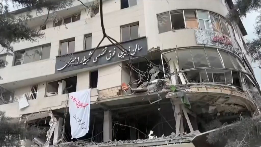 Irã rejeita termos de paz dos EUA e Trump ameaça "obliterar" infraestrutura de petróleo. Entenda a nova escalada da guerra.