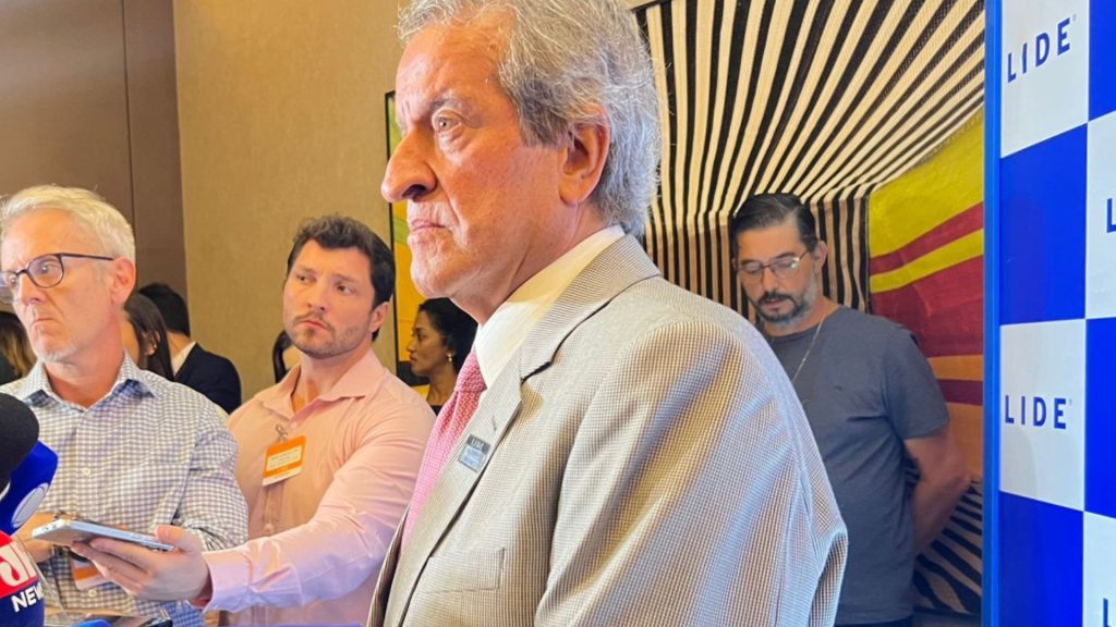 Valdemar Costa Neto em entrevista a jornalistas em evento do LIDE