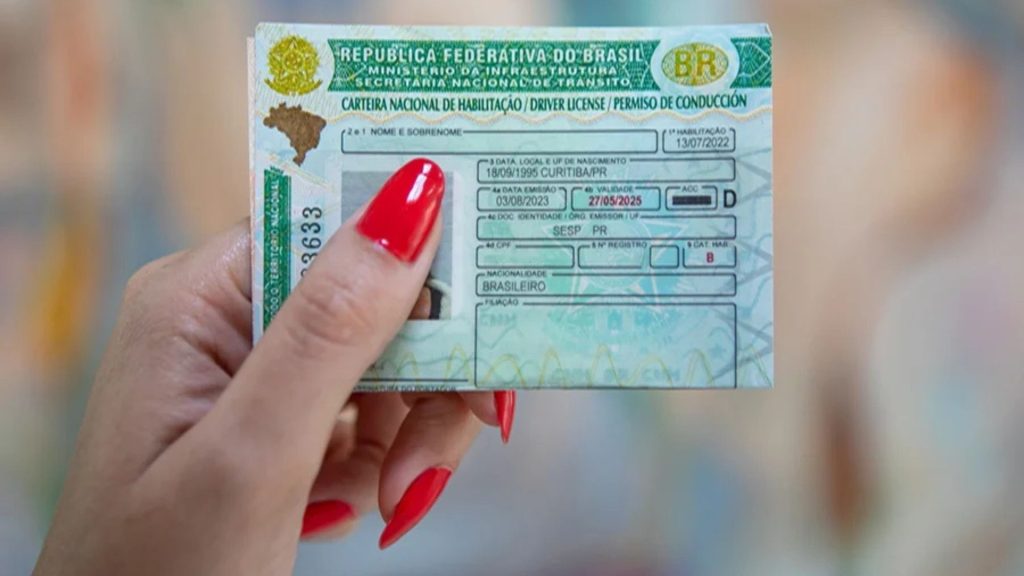 CNH gratuita e automática Descubra como 1,5 milhão de motoristas já economizaram bilhões