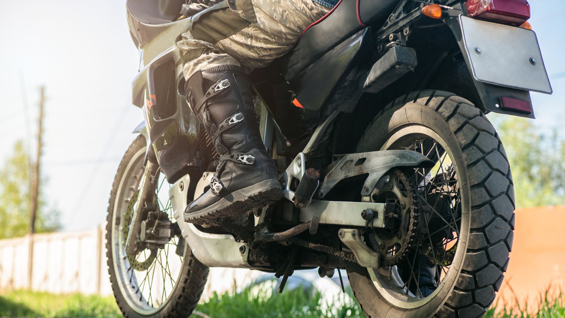 CNH em risco? Conheça 5 multas de moto que surpreendem os pilotos