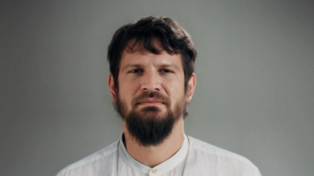 Swile Brasil escolhe cantor Saulo Fernandes para estrear a sua mais nova campanha