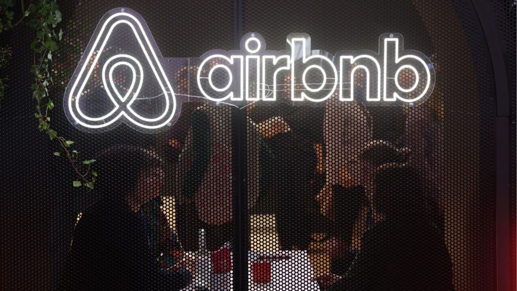 capa, airbnb
