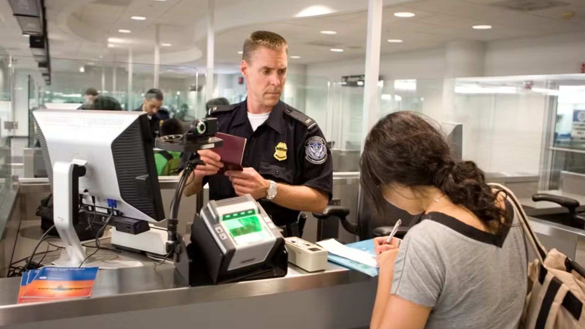 Governo Trump exigirá que estrangeiros saiam dos EUA para solicitar green card