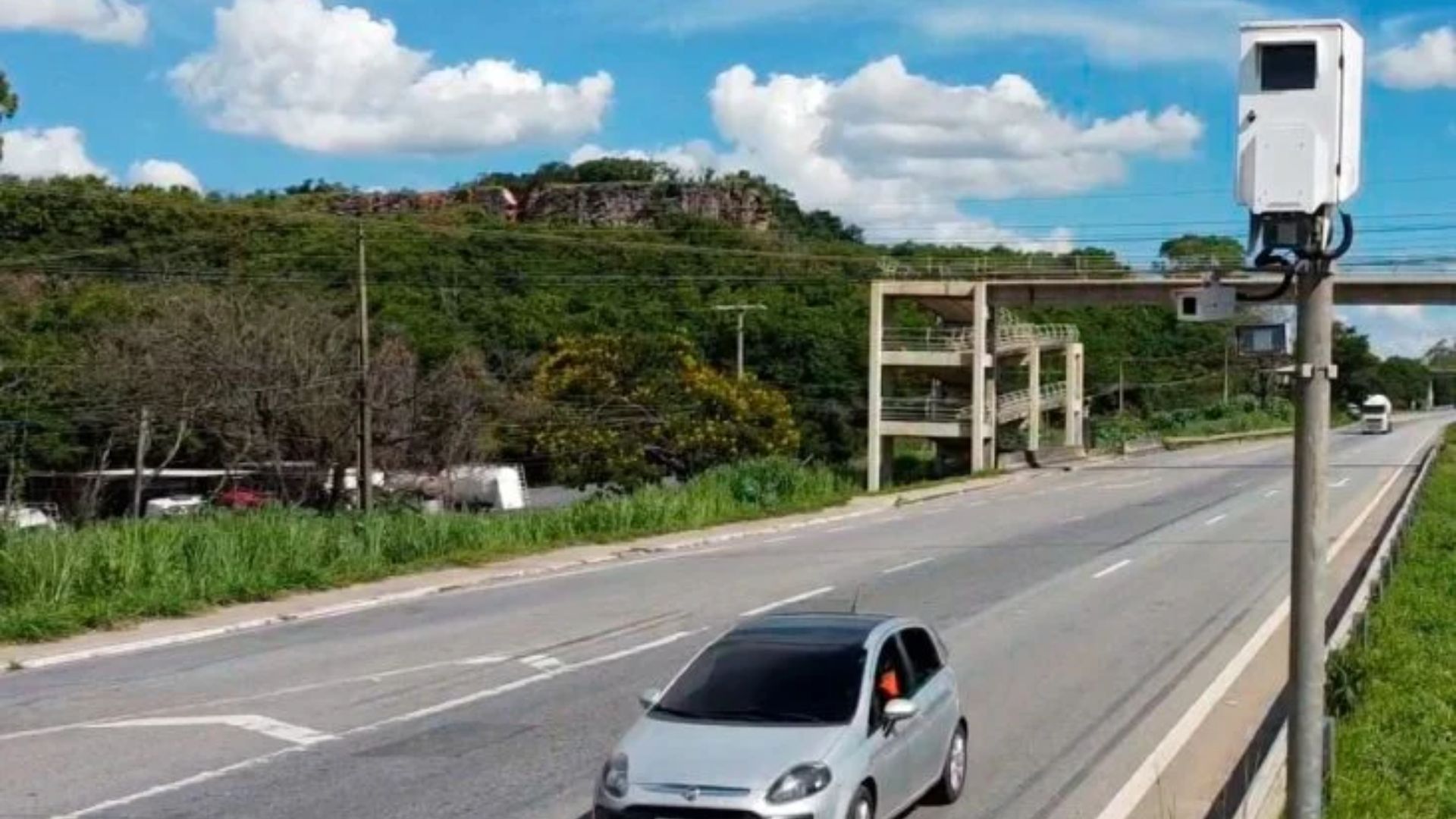 MG instala 1.300 radares “dedo-duro” capazes de flagrar até carros sob suspeita de alguma infração
